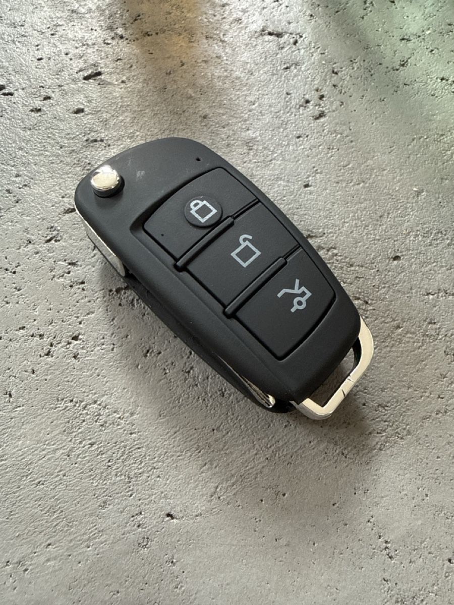 Videocamere: Mini caméra HD style clé de voiture NEUVE + micro SD 32 GB – Nuovo (secondo la descrizione) da Les Brenets venduto da cla_2mwb