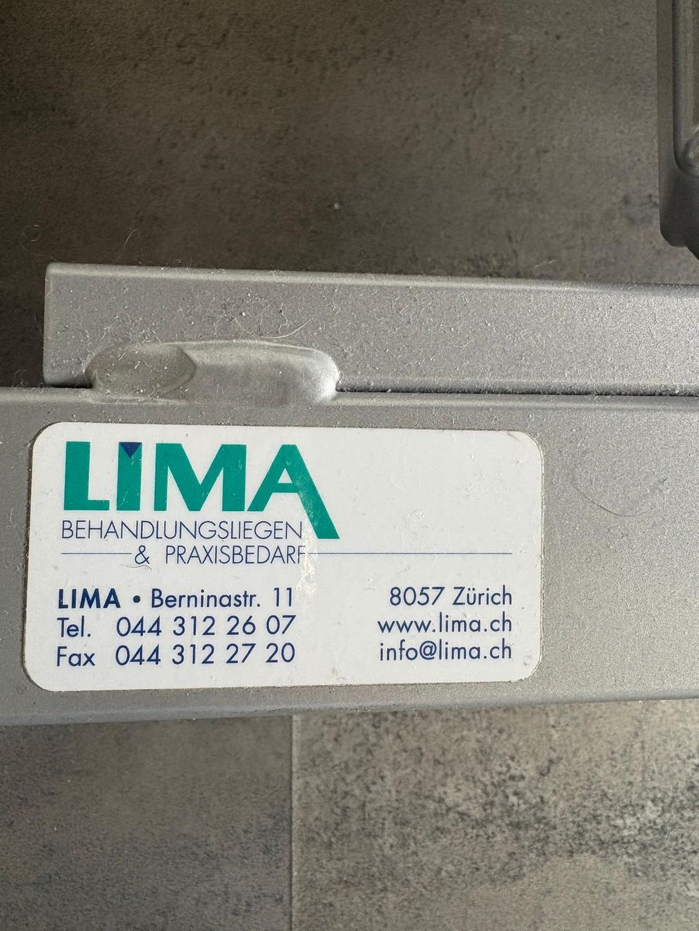 Lettini & sedie per cosmetici: Table de massage professionnelle Luna de Lima – Usato da Bern venduto da phb_92q9 1