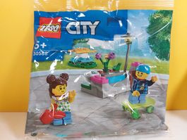 LEGO City 30588 Kinder-Spielplatz mit Skater/ Skateboard NEU