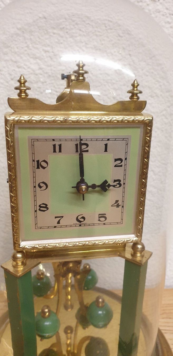 Orologi da terra & Orologi da parete: Mechanische Uhr mit Glasglocke – Usato da Emmen venduto da Brockofsky 1