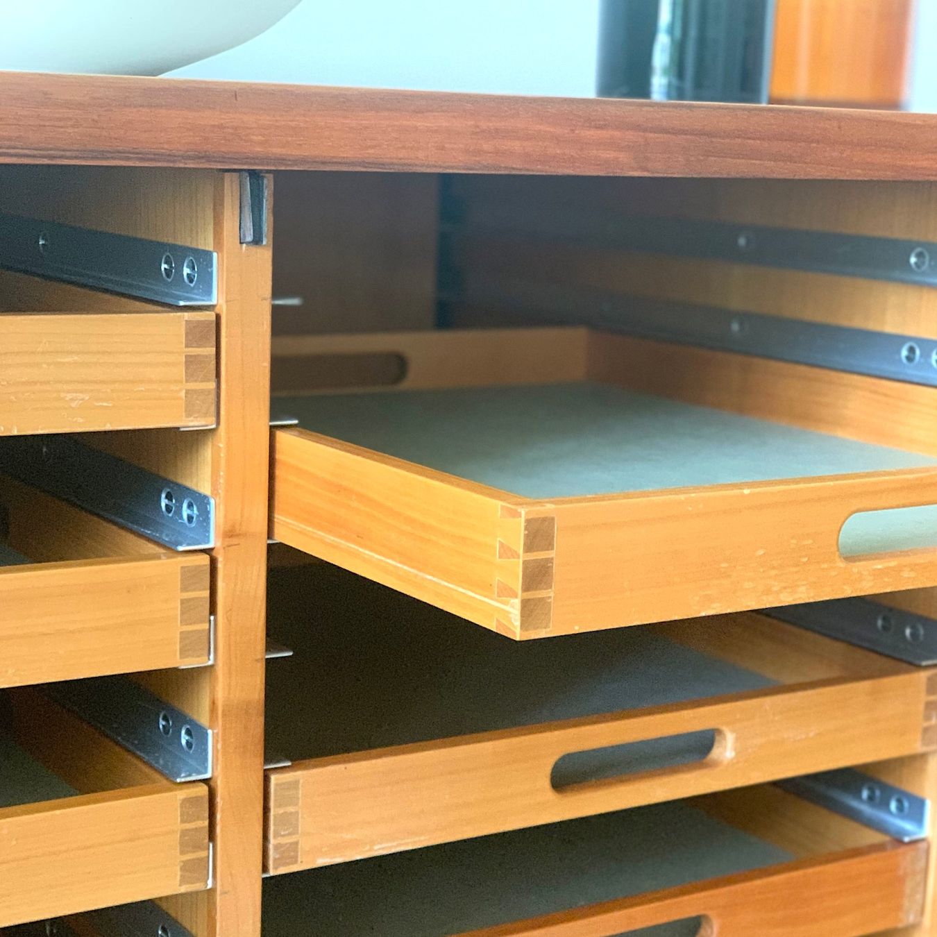 Cassettiere: Sideboard/Kommode aus den 60/70er Jahren – Usato da Winterthur venduto da Trouvailles-77 5