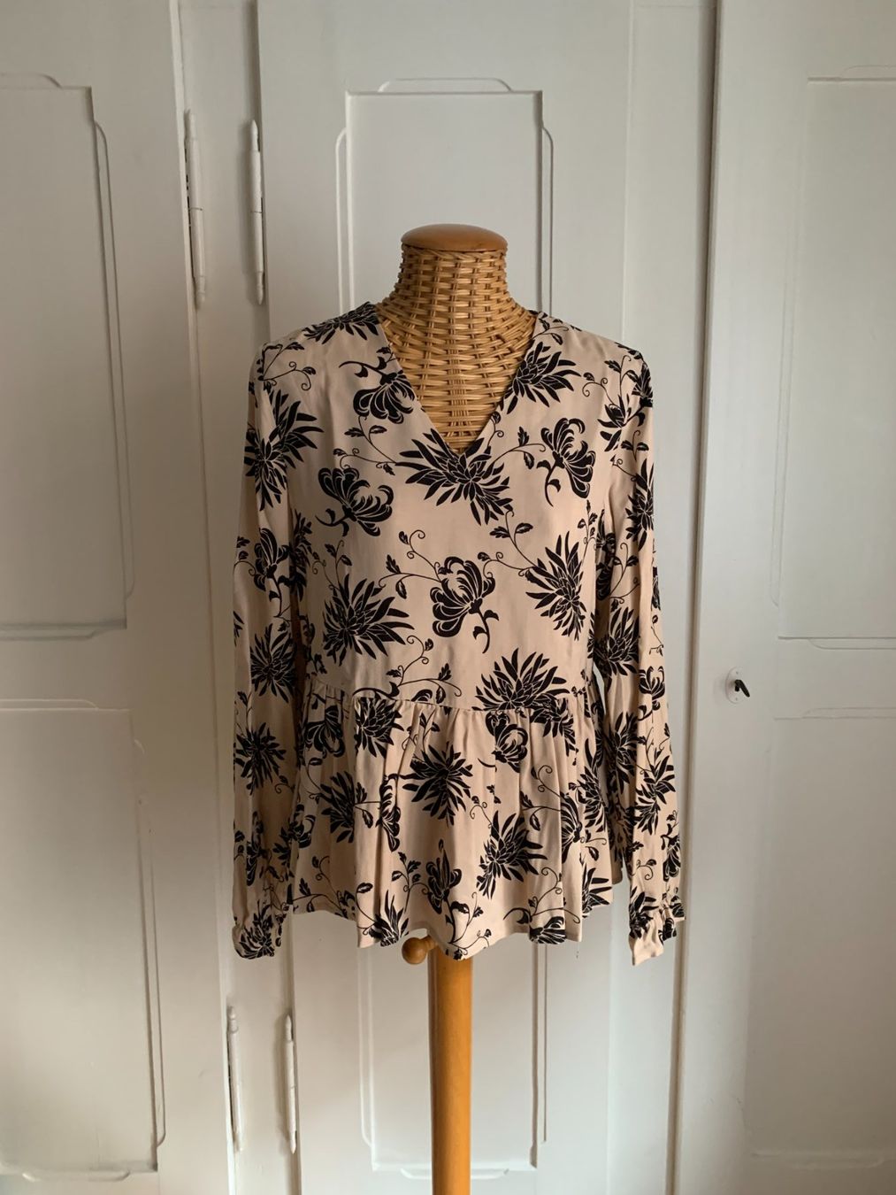 Blusen: SIENNA - Tunikabluse beige-schwarz 36 – Gebraucht aus Zürich von Diazaio