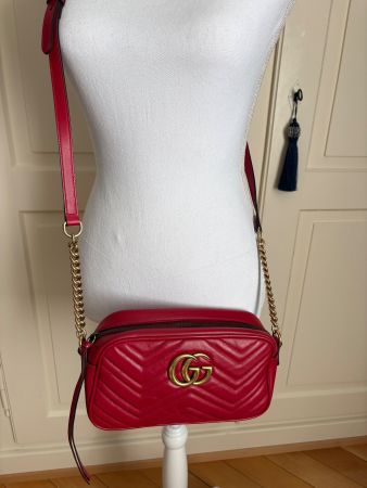 Gucci Marmont Umhängetasche in rot, sehr guter Zustand