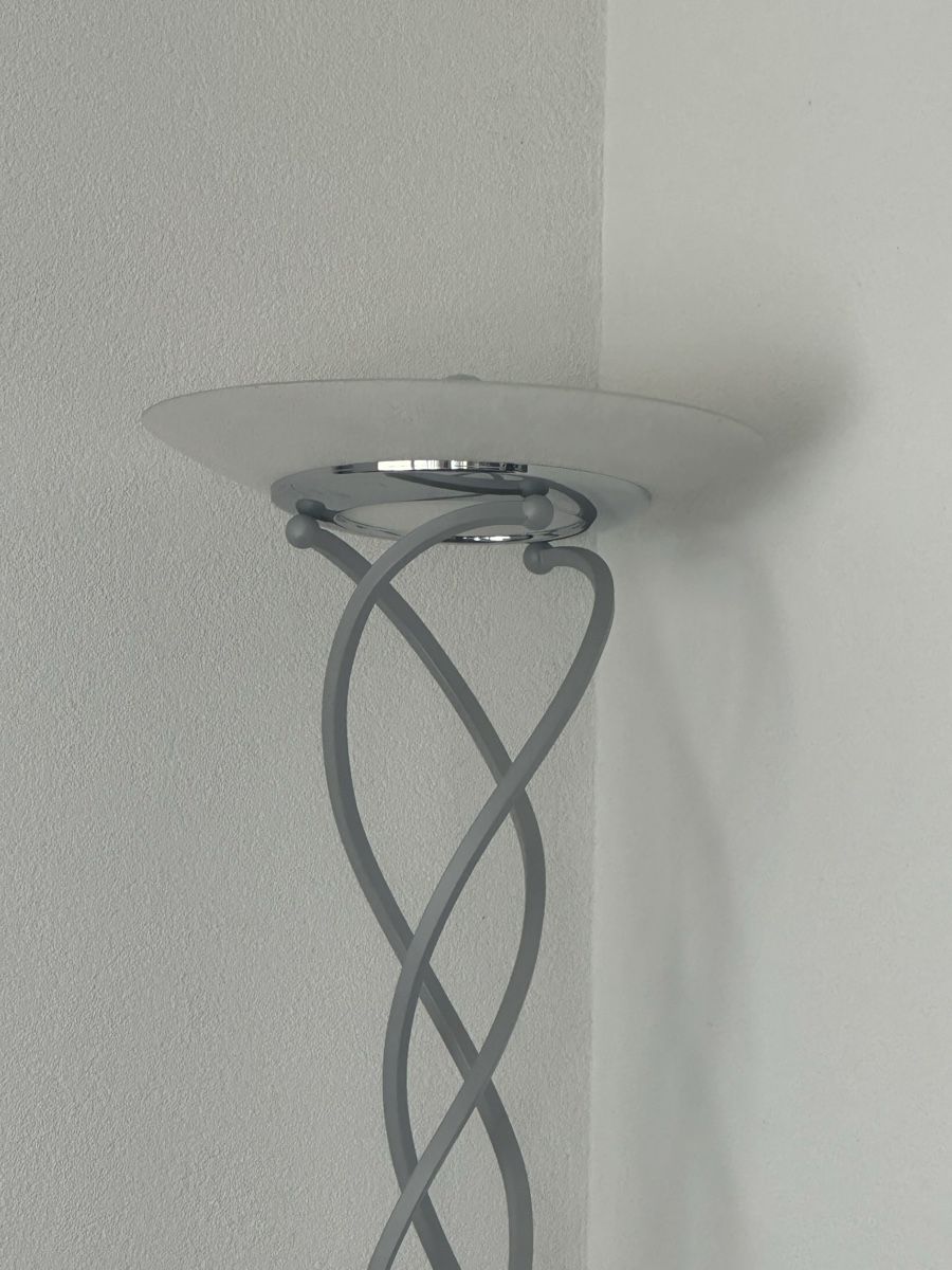 Lampen: Deckenfluter Lampe silberfarben mit Spiralsäule gebraucht – Gebraucht aus Wetzikon ZH von Sammer79 1