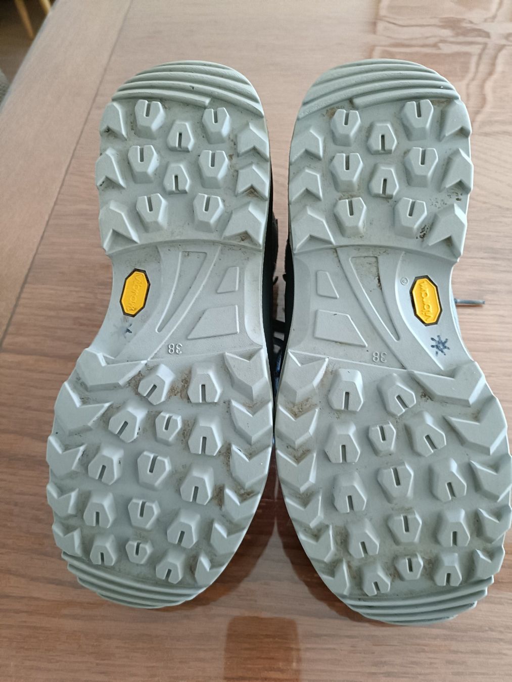 Lowa Scarpe per ragazzi: Chaussures de randonnée LOWA Junior - pointure 38 – Usato da Gland venduto da Gelerio 3