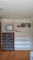 Hochwertiges weisses Bücherregal oder Regal