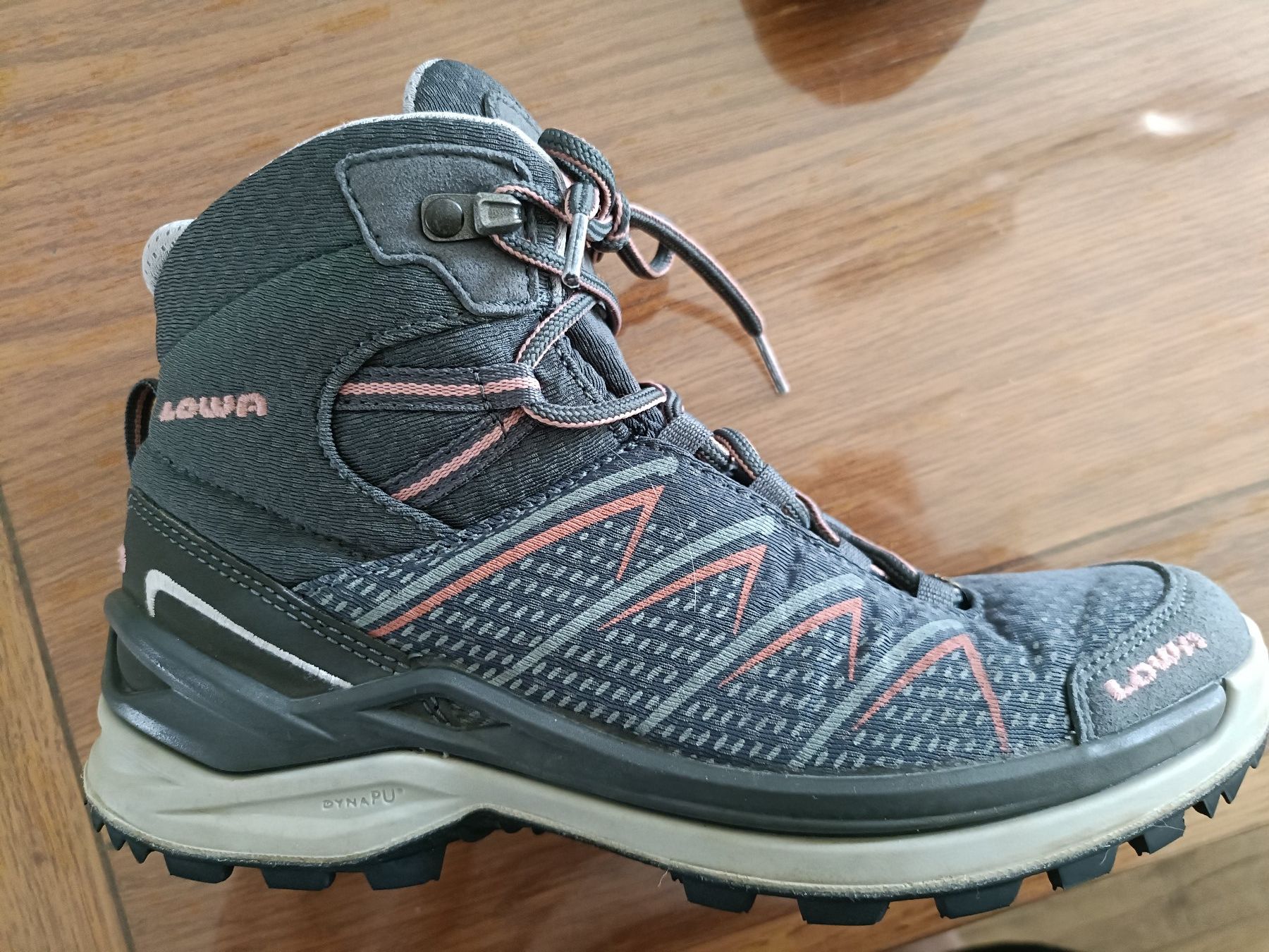 Lowa Scarpe per ragazze: Chaussures de randonnée LOWA - pointure 38 – Usato da Gland venduto da Gelerio 2
