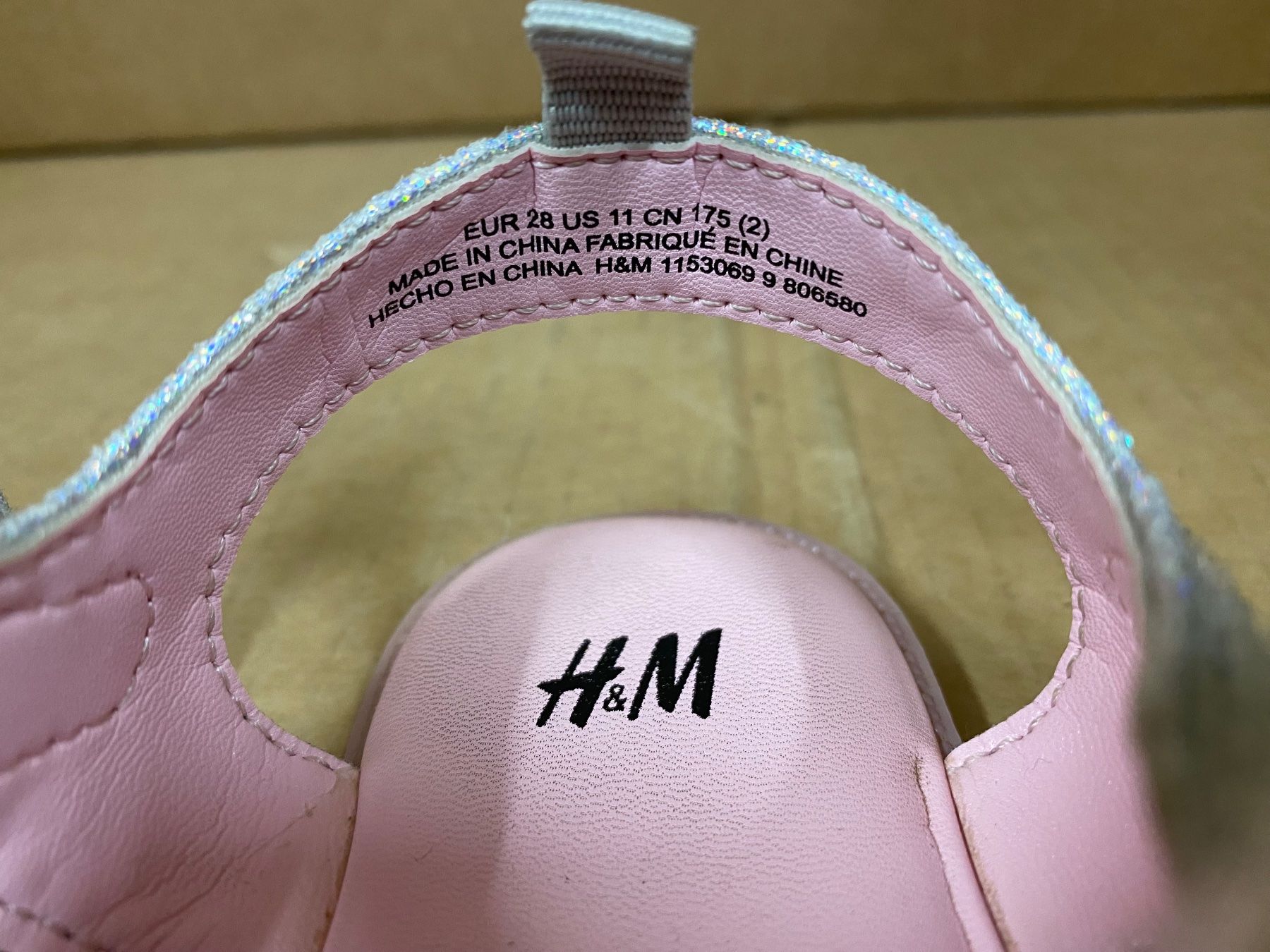 H&M Chaussures filles: Sandalen Einhörner Grösse 28 – D'occasion à Eschlikon TG par RamonaSt 4