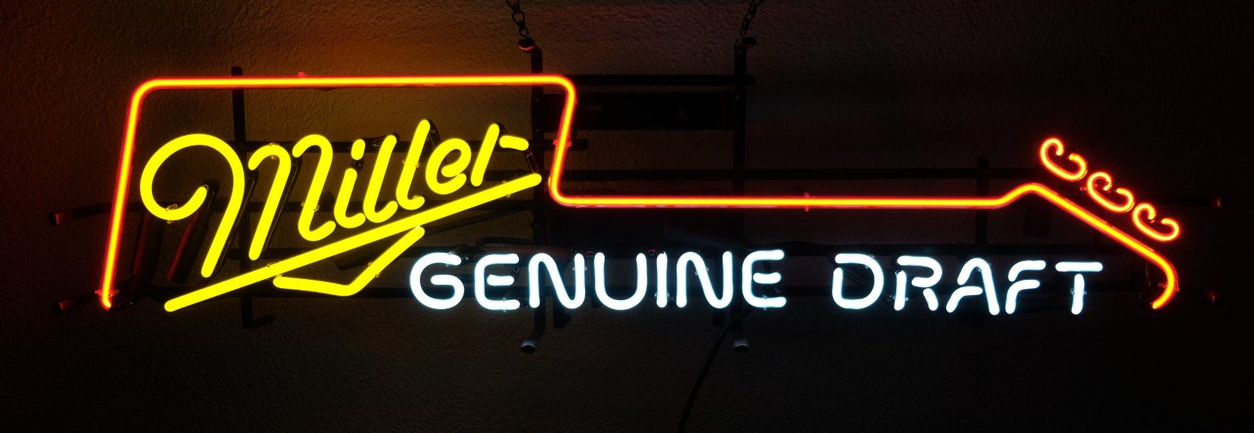 Tutte le decorazioni: Miller Genuine Draft Guitar Neon Sign – Usato da Volketswil venduto da brockipfannenstil 3