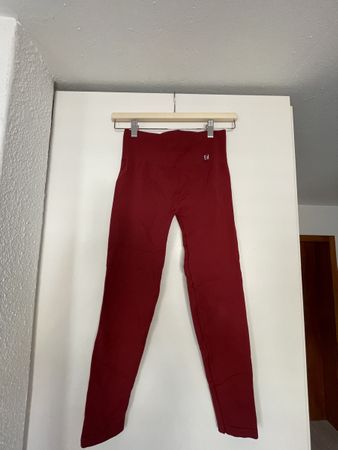 2 x Damen Leggings rot/ schwarz Grösse S/M guter Zustand