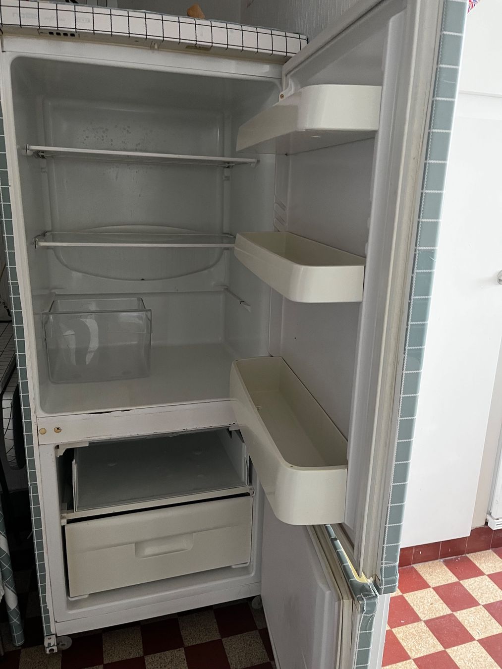 Kühlschrank: Réfrigérateur avec congélateur – Gebraucht aus Lausanne von dor_5b6w 1
