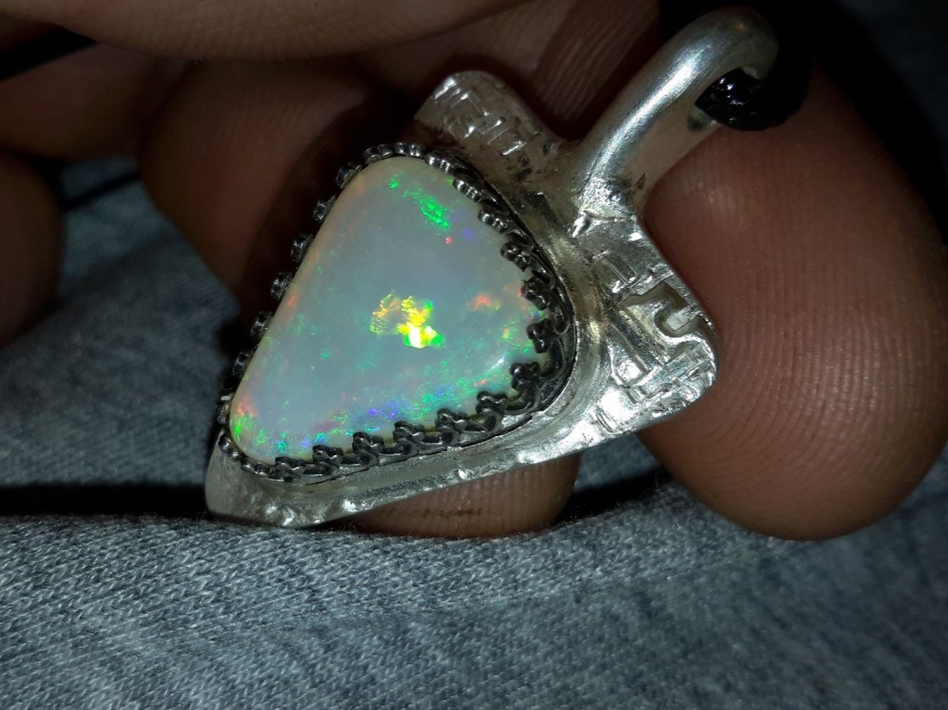 Ciondoli: Silberanhänger mit australischem Flashfire Kristall Opal – Nuovo e nell'imballaggio originale da Uerkheim venduto da Winwinner 1