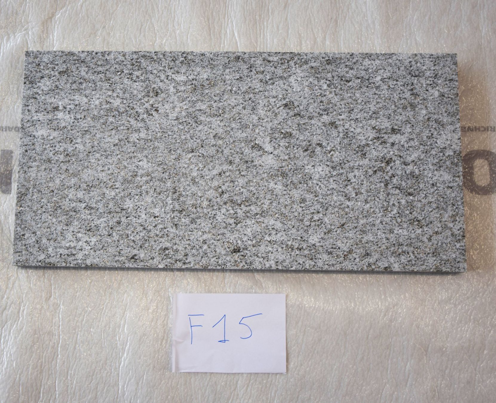Rivestimenti per pavimenti: Platten Restposten – Nuovo (secondo la descrizione) da Hünenberg venduto da InternoAG