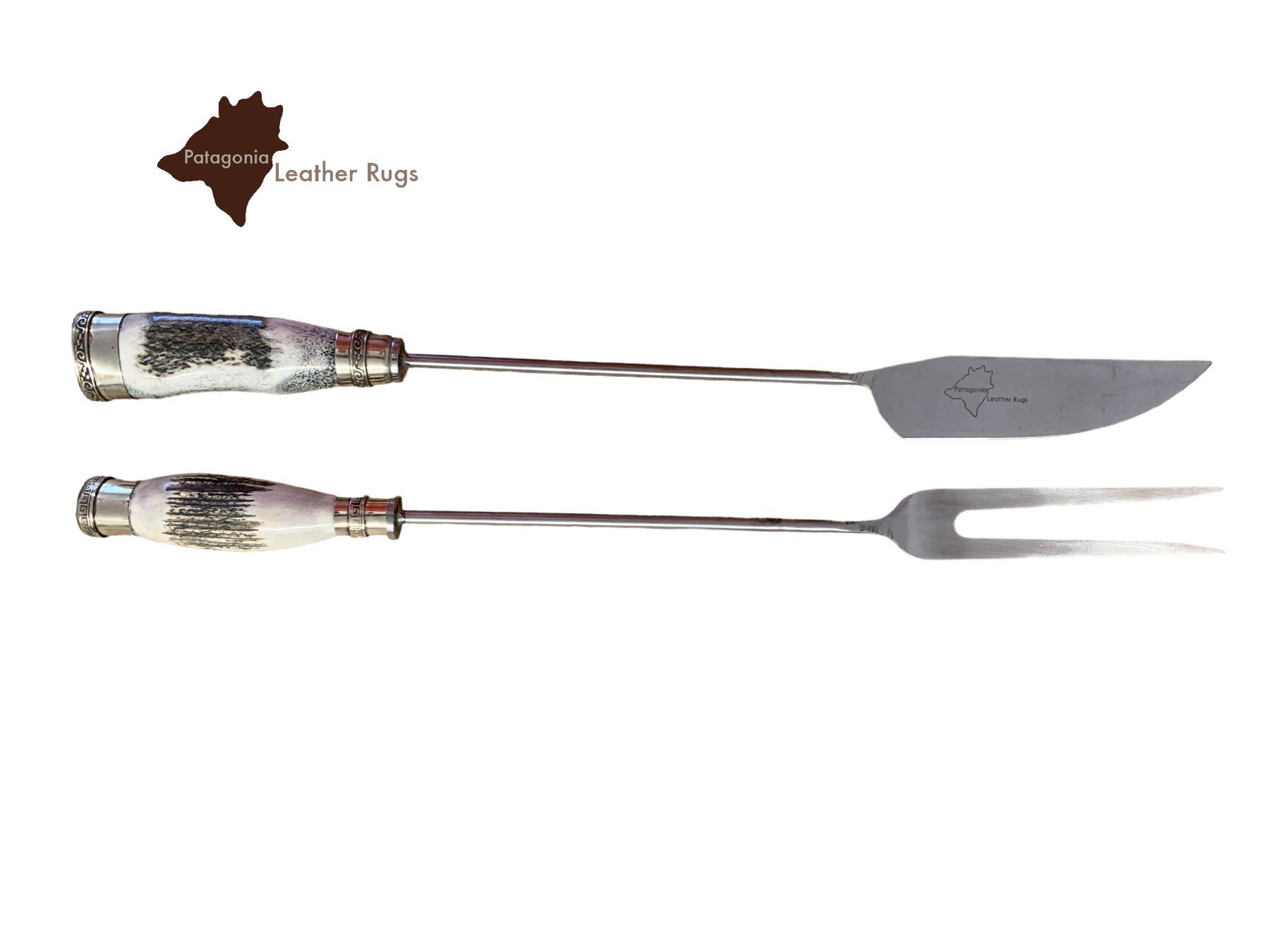 Set di posate: Grillmesser- und Gabelset mit Hirschgeweihgriffen – Nuovo e nell'imballaggio originale da Arbedo venduto da patagonialeatherrugs
