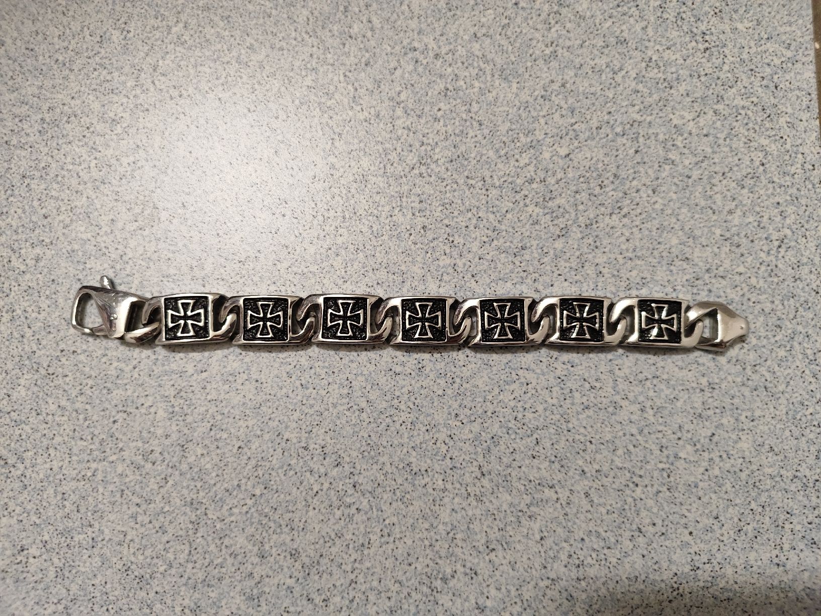 Bracciali & Braccialetti: Bracelet argenté à croix de fer noires – Nuovo (secondo la descrizione) da Ursy venduto da Sebastien-85