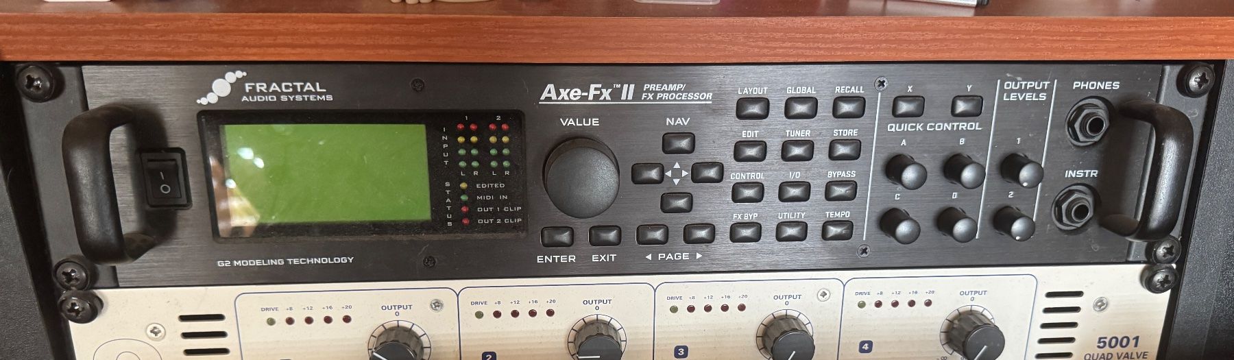 Fractal Audio Musikinstrumente: Fractal Audio AXE-FX II + foot controller MFC-101 – Gebraucht aus La Sarraz von rratini