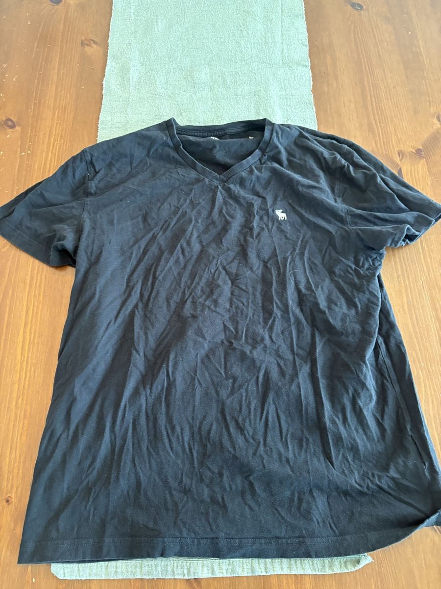 T-shirt: Verkaufe 2er Set Shirt – Usato da Grosshöchstetten venduto da Swansea_93
