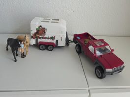 Schleich Pferdeanhänger mit Pickup und Zubehör