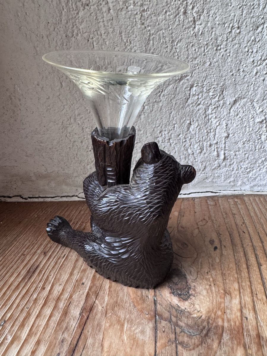 Sculptures & Statues: Brienzer Bär mit gravierter Glasvase – D'occasion à Glovelier par deepfunk 1