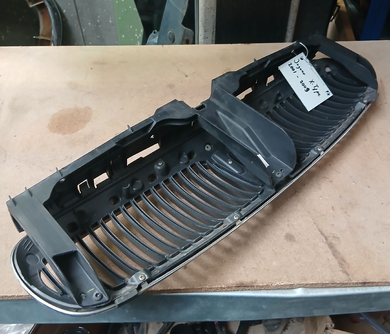 Jaguar Tutti pezzi di ricambio auto: Calandre Jaguar X-Type  – Usato da la heutte venduto da Auto-stock 2