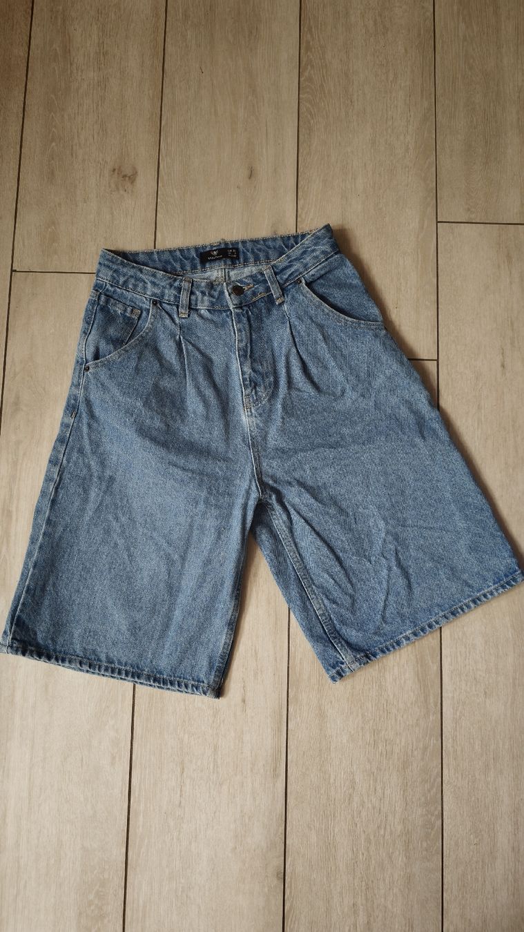 Jeans: short jeans coupe large 36 – D'occasion à Leytron par SoniaGreen