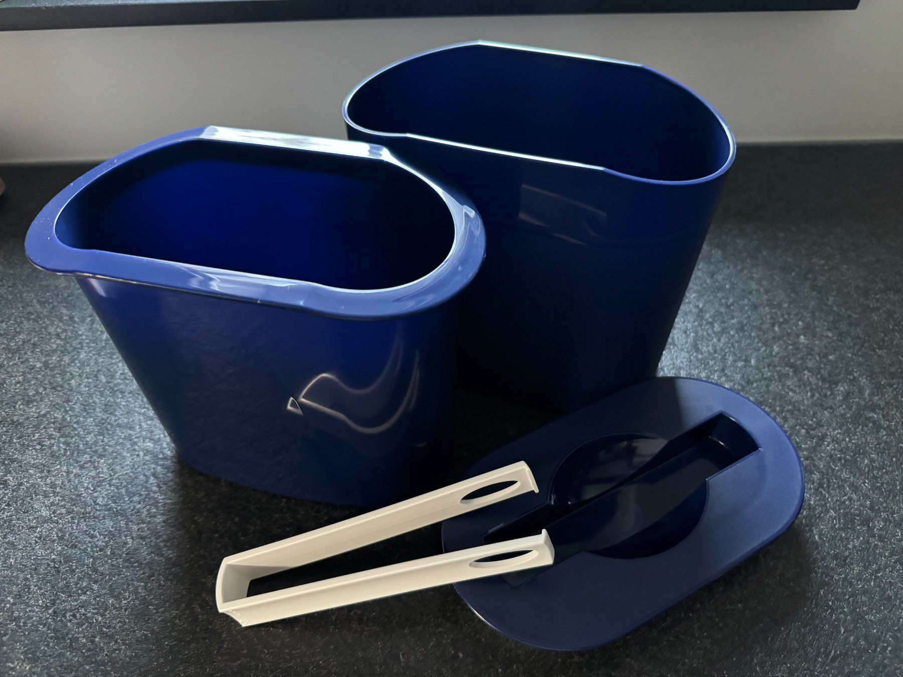 Tupperware Behälter & Ähnliches: Tupperware Eiswürfelbehälter mit Eiswürfelzange, Weinkühler – Gebraucht aus Schönenberg an der Thur von ottawa06 3