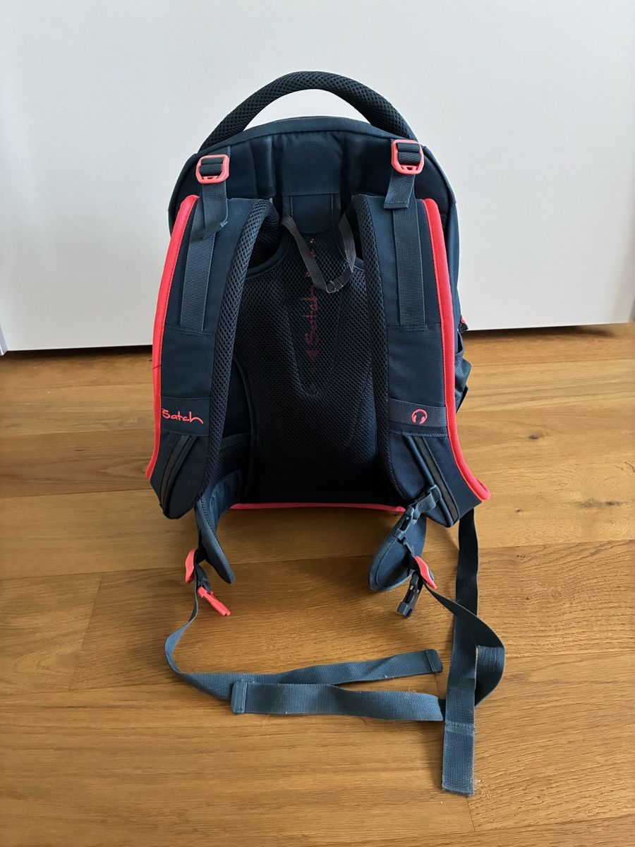 Satch Rucksäcke: Satch Schulrucksack dunkelblau pink – Gebraucht aus Richterswil von Hoschi79 1