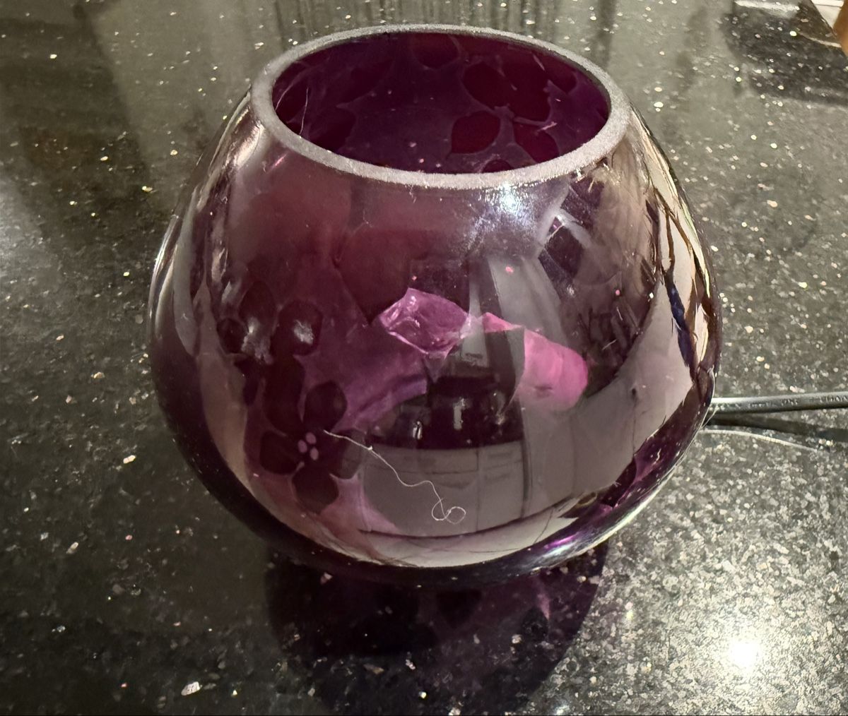 Ikea Lampade: Tischlampe Glaskugel lila mit Blumenmuster – Usato da Lyss venduto da Sibella56