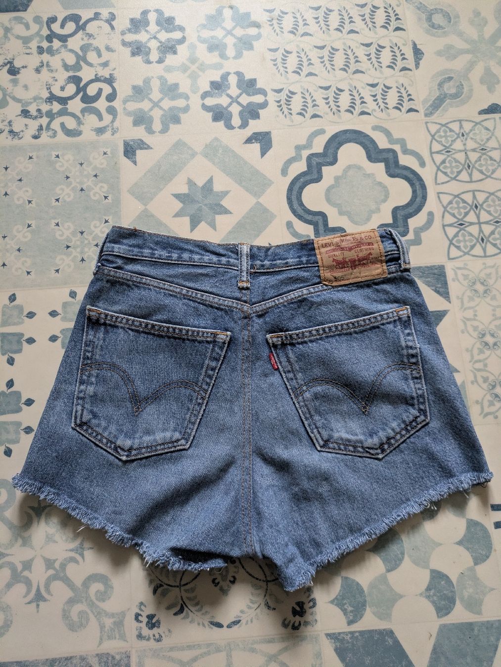 Levi's Pantalons: Jeansshorts von LEVIS – D'occasion à Schwyz par Magdalena86 1