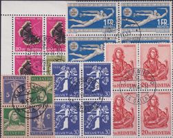 1908-80, Saubere Sammlung Viererblöcke gestempelt in 5 Alben