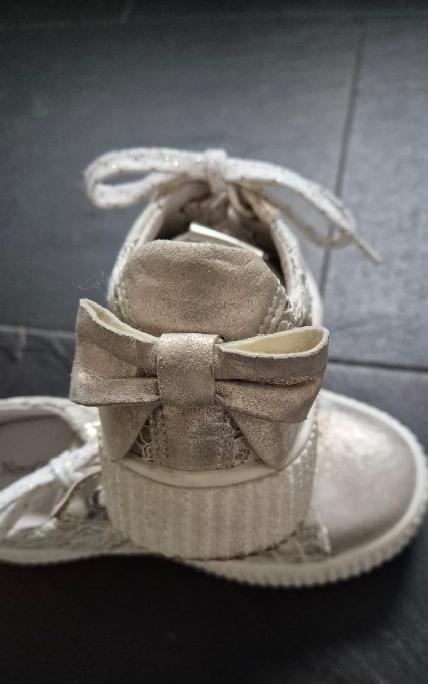 Scarpe per ragazze: NeroGiardini Mädchen-Sneakers, Leder, Grösse 30 – Usato da Dornach venduto da kolibri313 3