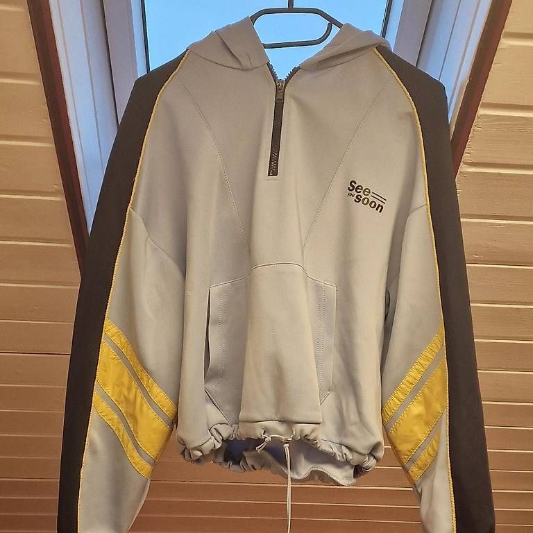 Maglioni & Felpe: Hoodie  – Usato da Riehen venduto da Joloe