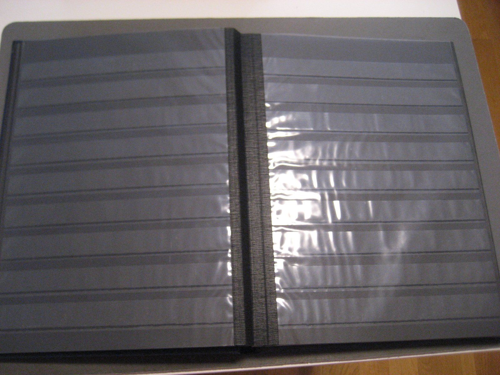 Alben: Briefmarkeneinsteckbuch, schwarze Seiten, Occasion – Gebraucht aus Winterthur von Zupogeru 1