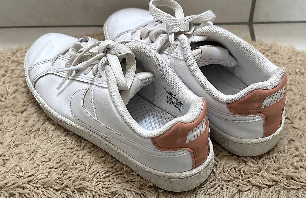 Scarpe da donna: Schuhe 36 Nike – Usato da Fehren venduto da Flugzeug1177 1