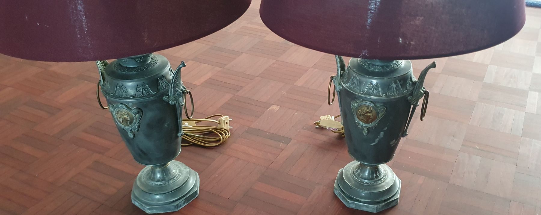 Lampade: Antike Lampen, 2 Stk., mit Lampenschirme – Usato da Kreuzlingen venduto da Rschweiz1 5