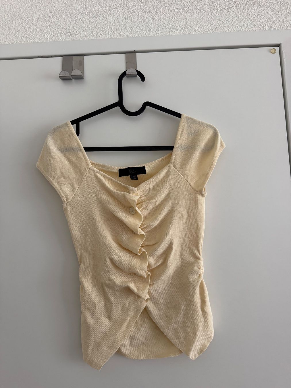 Zara Tops: Zara Butter Yellow Top Gr. M – Gebraucht aus Klingnau von Vdado 2