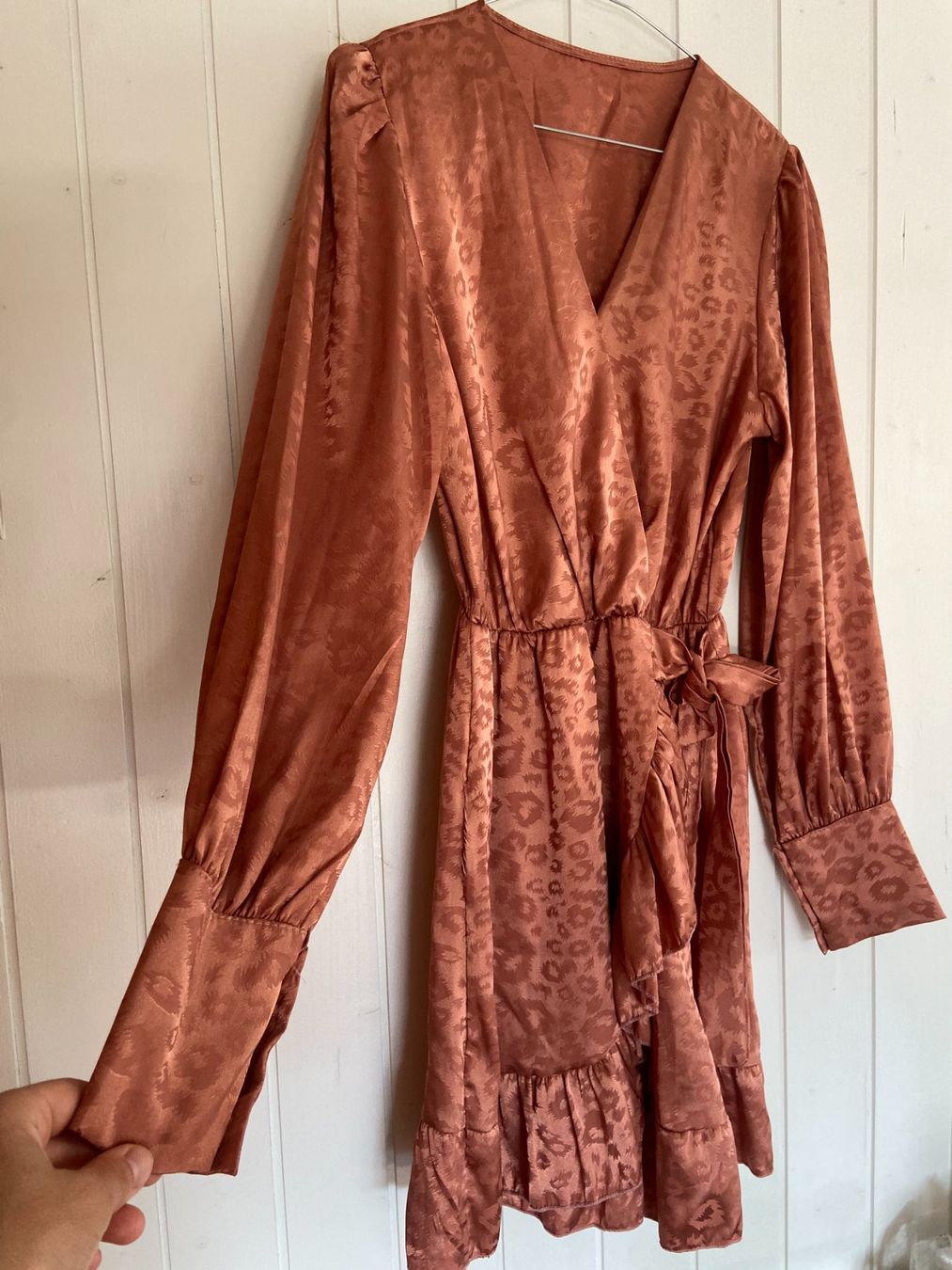 Vestiti: Kleid gr. 34/36 mit subtilen Leoprint – Usato da Jonen venduto da Lux.K. 2
