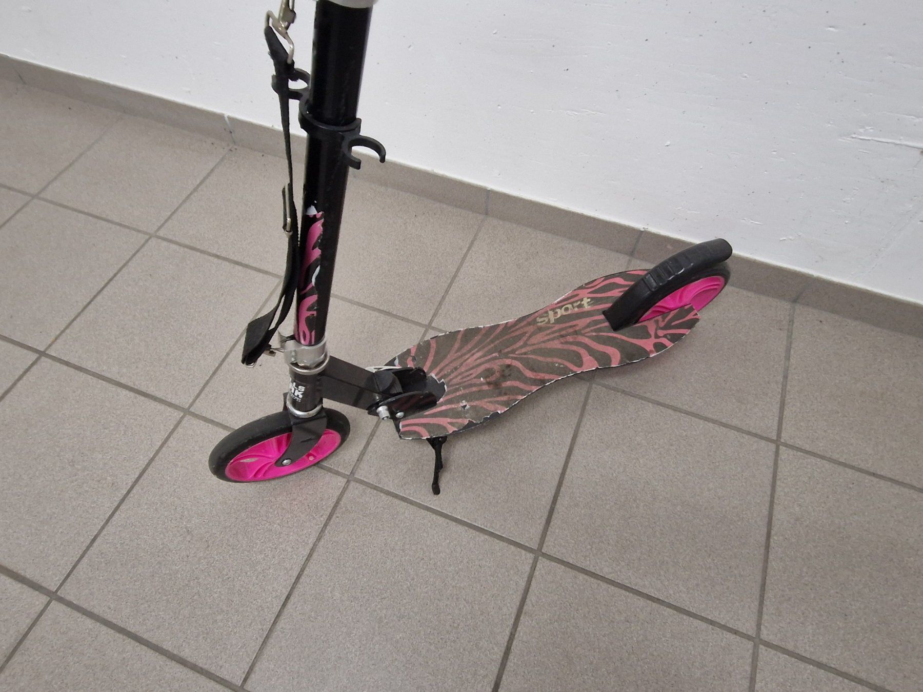 Kickboard: Kinder Trottinett / Scooter – Usato da Winkel venduto da Moizi 2