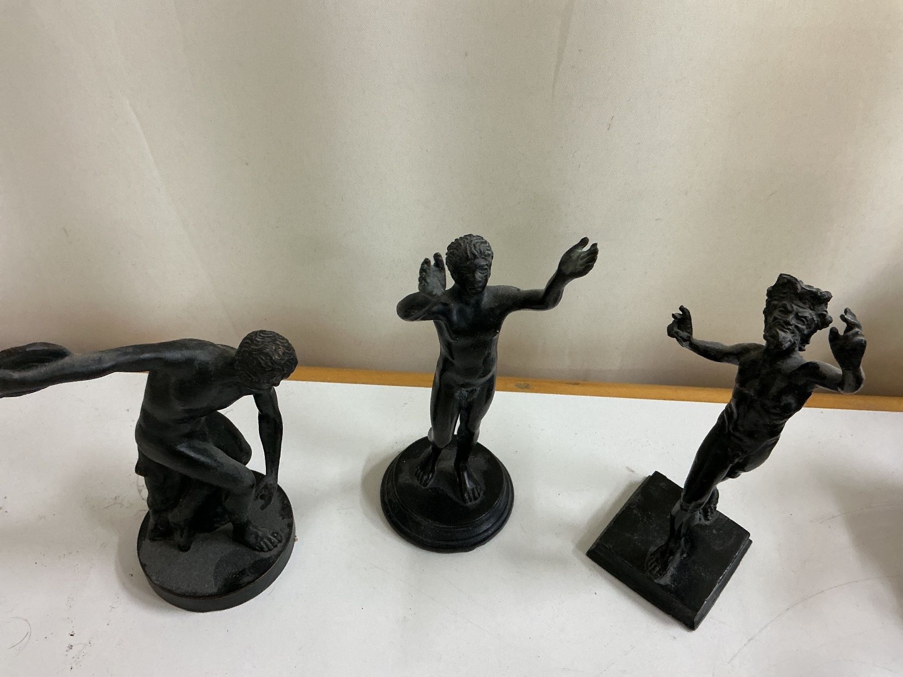 Sculture & Statue: 3 Figuren ev. Bronze – Usato da Bern venduto da vielerart 1
