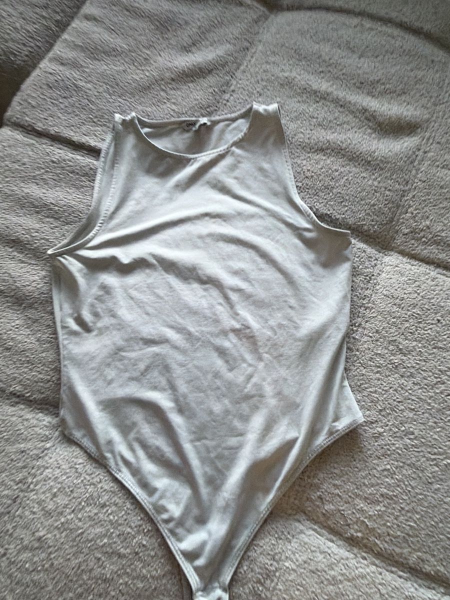 Only Camicette, T-shirt & Top: Damen Body ONLY grau Groesse M  – Usato da Benken SG venduto da sar_9dsn