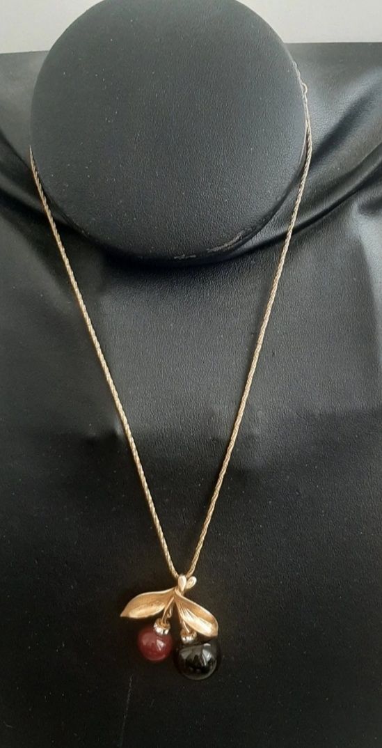 Dior Ketten: Collier cerises Christian Dior vintage – Gebraucht aus Chêne-Bourg von chsandra34