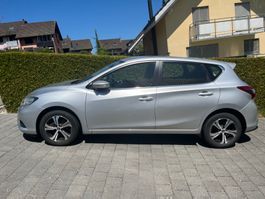 Auto Nissan Pulsar silber gebraucht in gutem Zustand