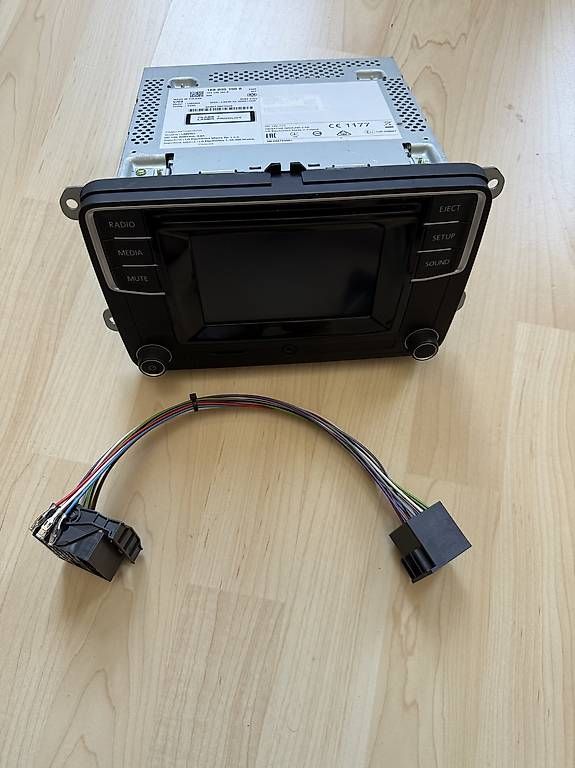 Radio: VW Caddy Originalradio MIB2 inkl. ISO Adapter – Usato da Weiach venduto da Simonf02 1