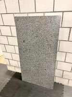 Granit Tischplatte, ohne Gebrauchspuren, polierte Kanten