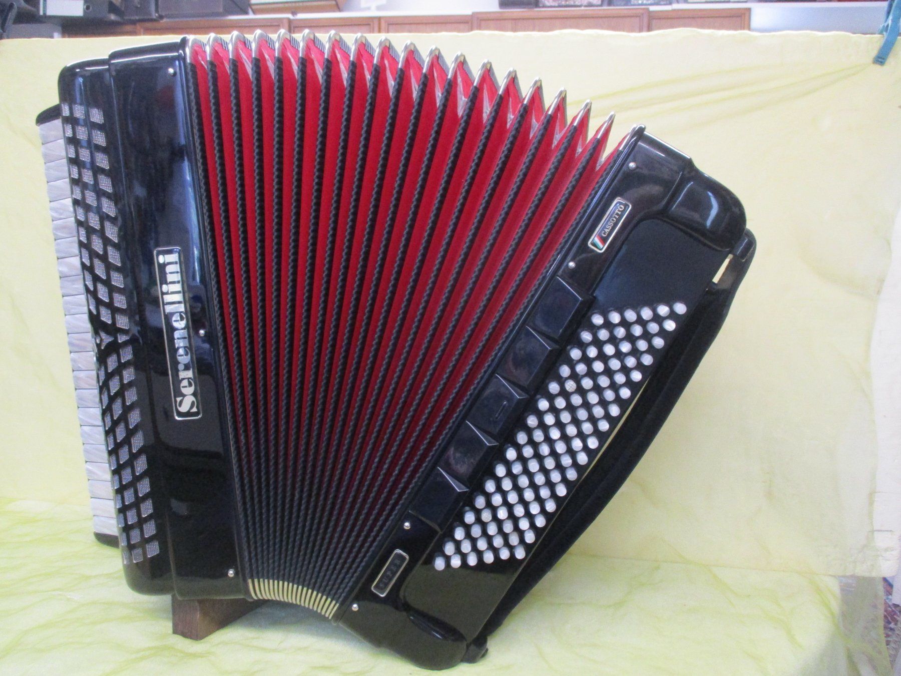 Strumenti musicali: Akkordeon Serenellini  2+2 – Usato da Jegenstorf venduto da Oktavio 3