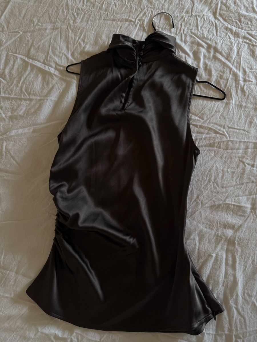 Armani Camicette: Armani silk top – Nuovo (secondo la descrizione) da Oberglatt ZH venduto da fashionista7 1