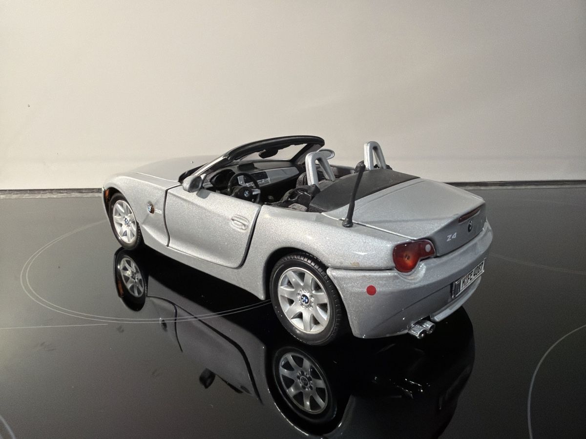 Motormax Modellautos: BMW Z4 Roadster - 1/18 - Motor Max – Gebraucht aus Wolfwil von Rolex1 2