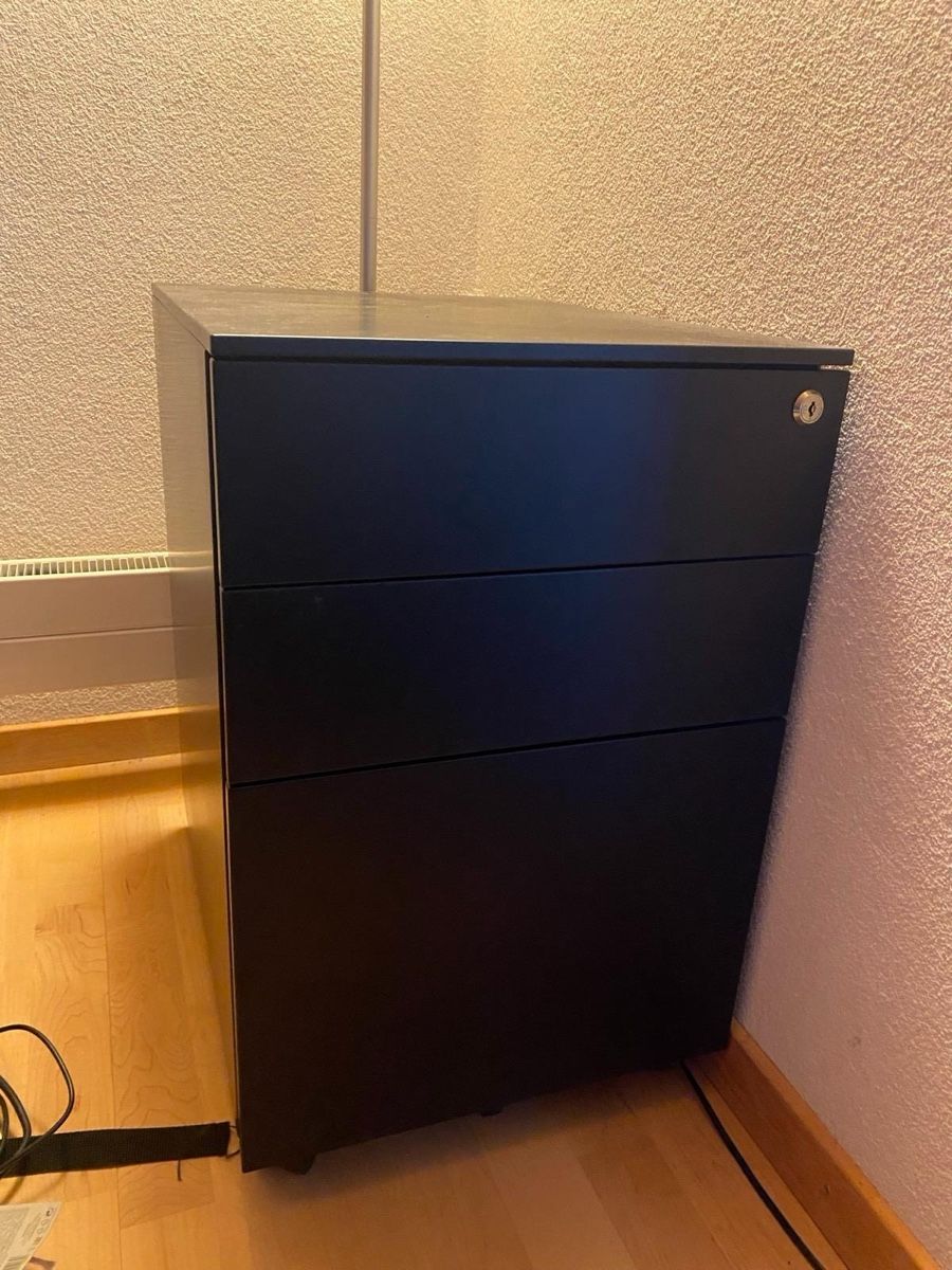 Commodes: Schubladencontainer schwarz 3 Schubladen  – D'occasion à Nürensdorf par bit_2xml