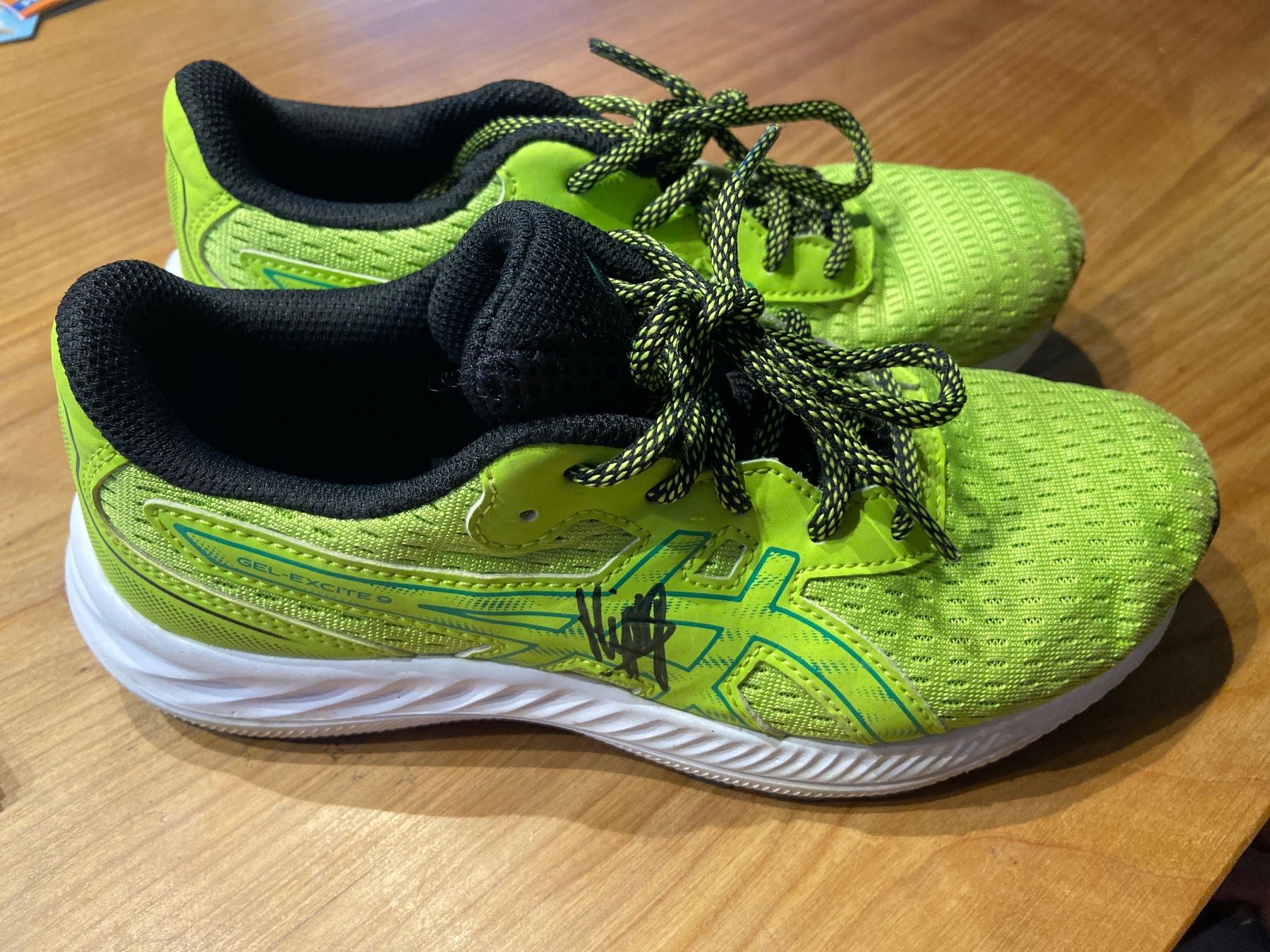 Asics Scarpe da uomo: Sportschuhe Gr. 36 – Usato da Windisch venduto da Salat8
