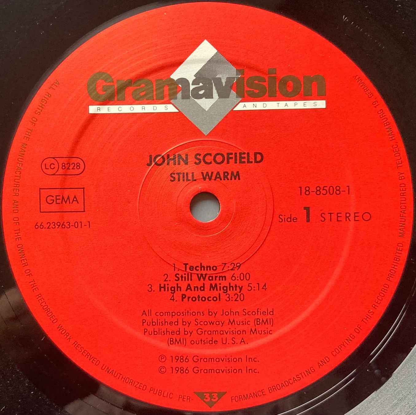 Vinyles: JOHN SCOFIELD - STILL WARM – D'occasion à Poliez-Pittet par Newtown-Records 2
